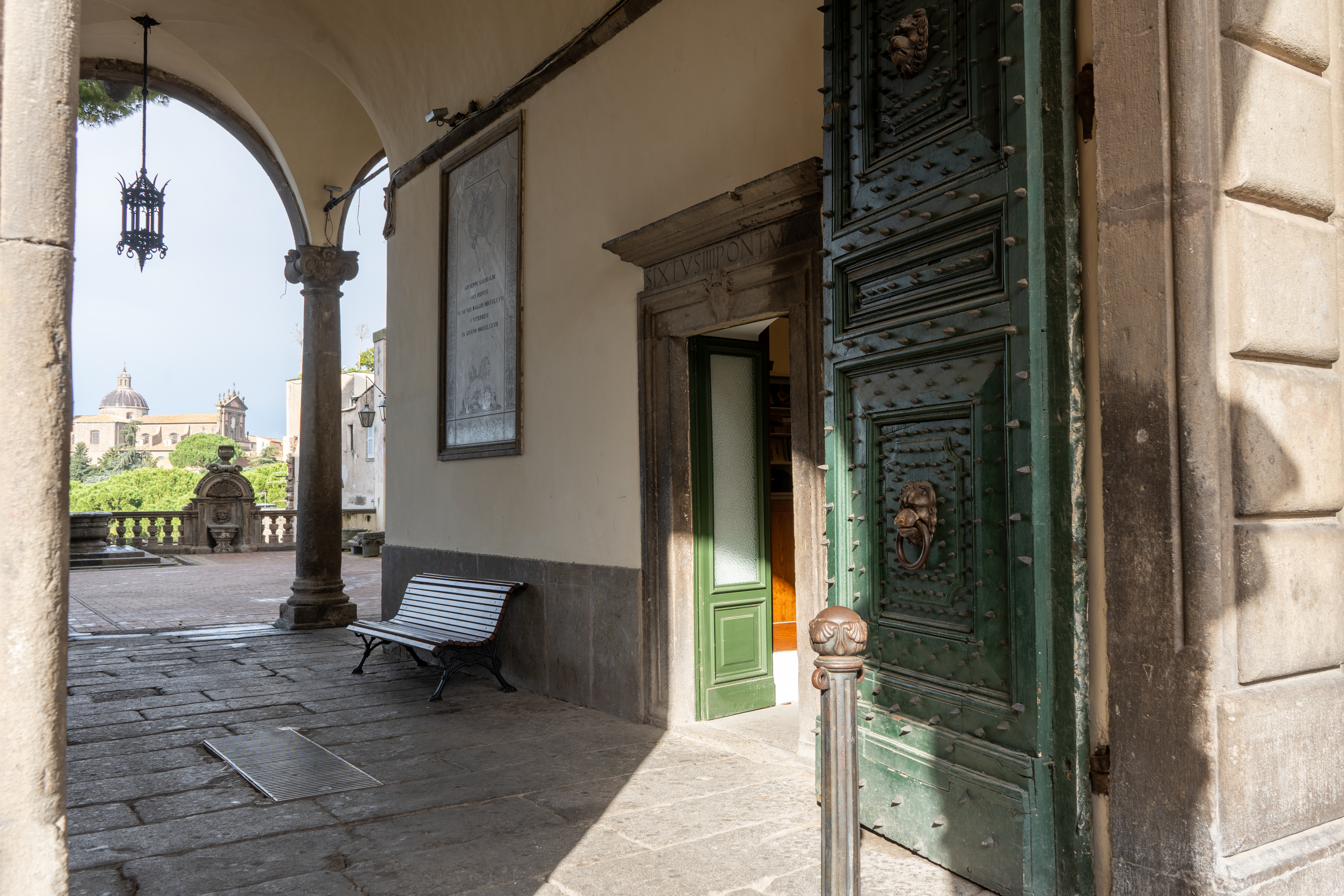 Foto dell'ingresso al museo dei portici